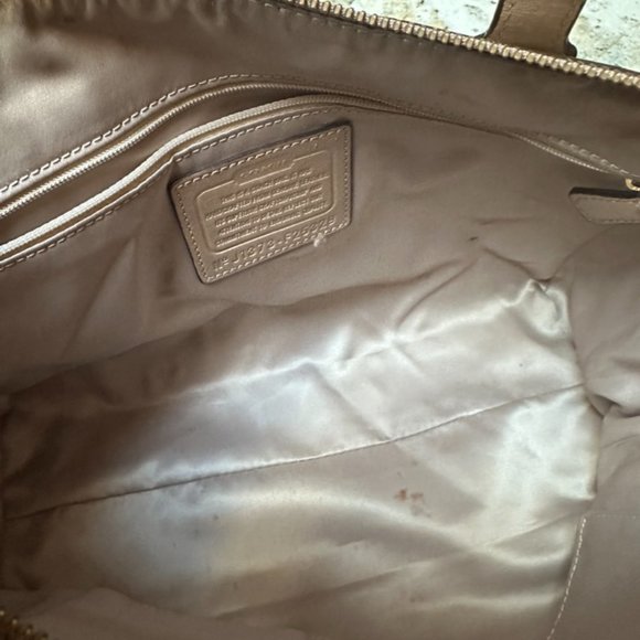 Coach purse wtih detachable strap - Picture 12 of 16